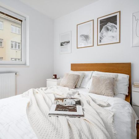 Prague Days - Bright Apartment - Balcony - Private Parking Luaran gambar