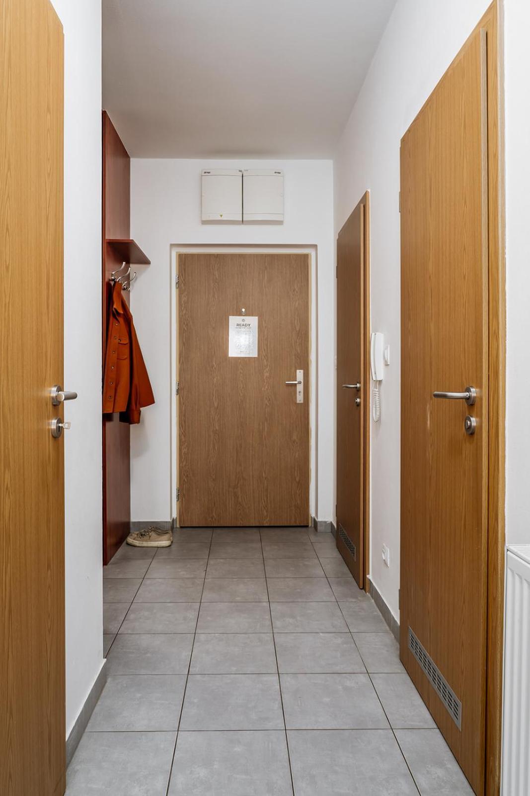 Prague Days - Bright Apartment - Balcony - Private Parking Luaran gambar
