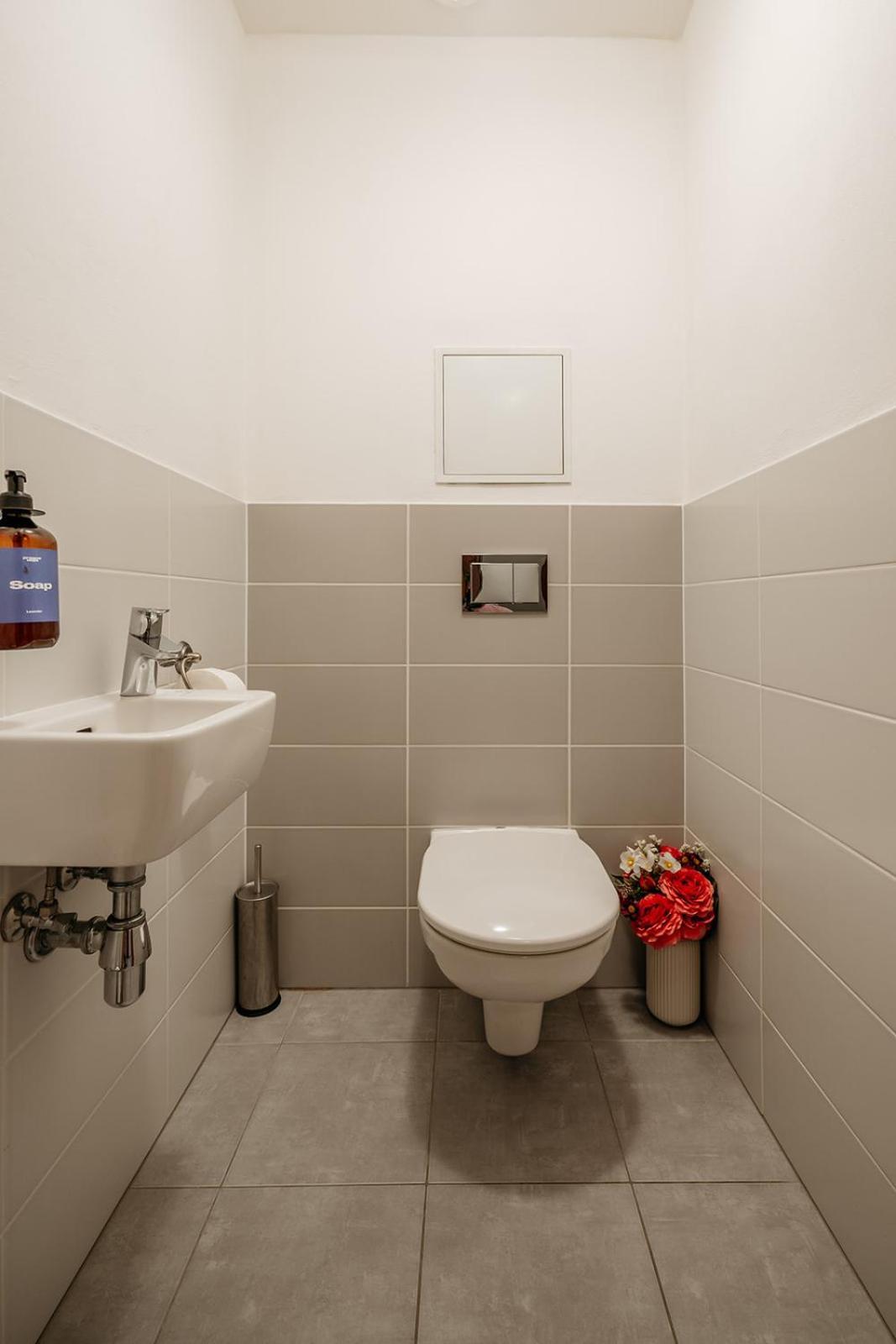 Prague Days - Bright Apartment - Balcony - Private Parking Luaran gambar