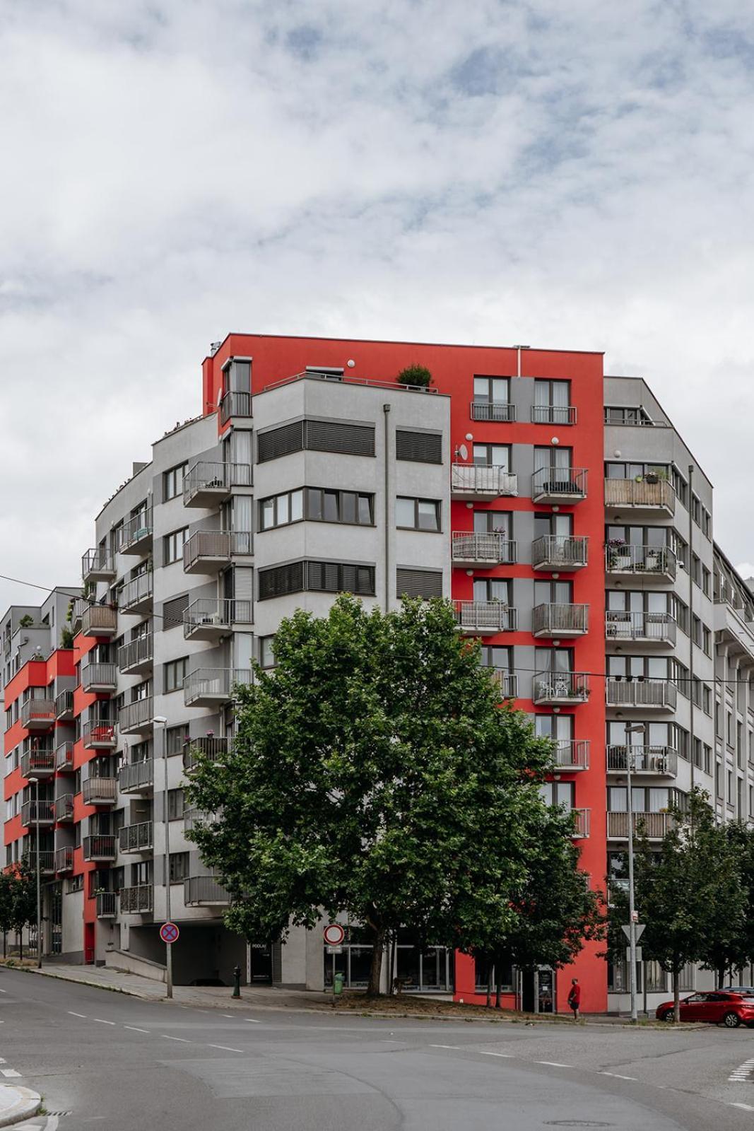 Prague Days - Bright Apartment - Balcony - Private Parking Luaran gambar