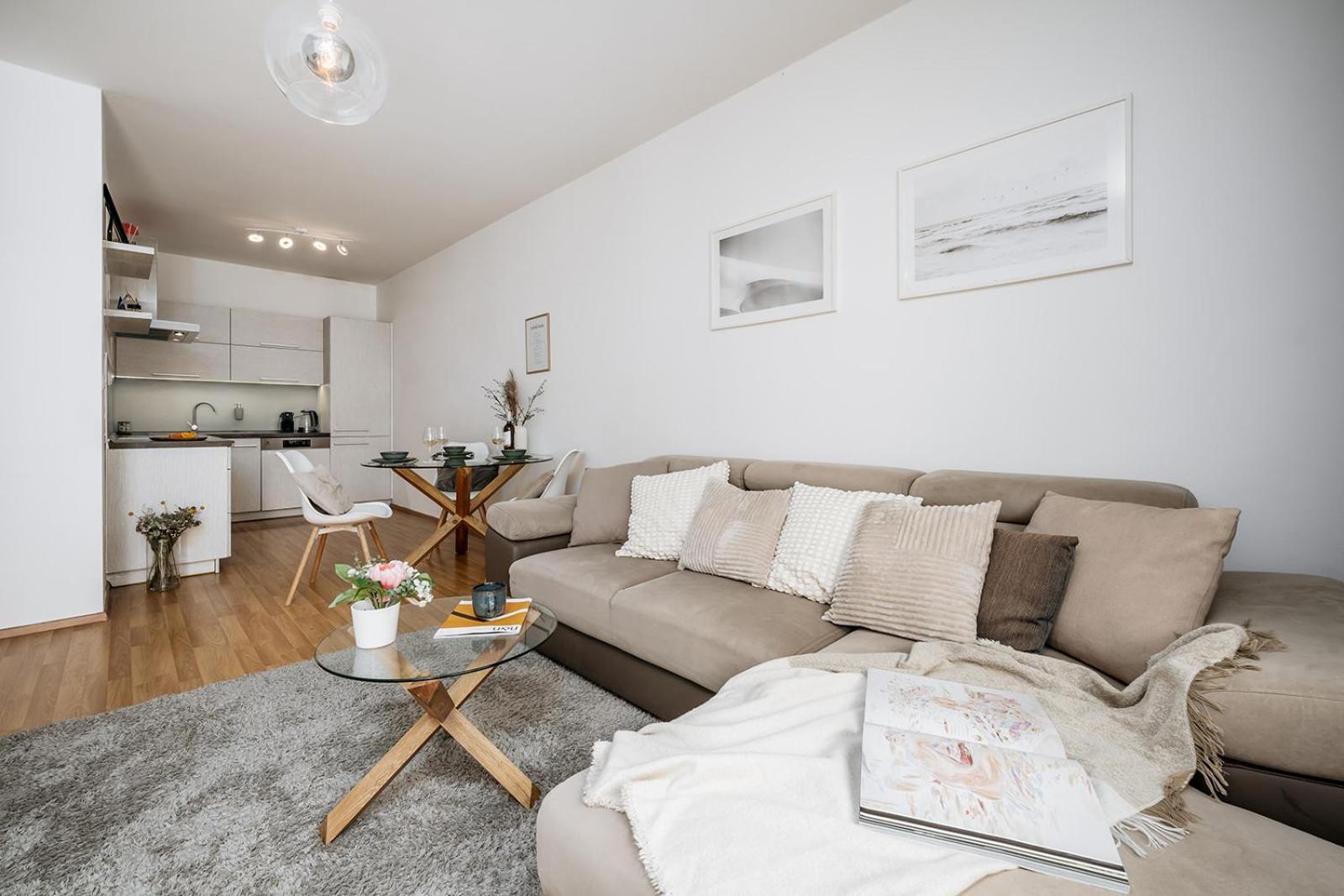 Prague Days - Bright Apartment - Balcony - Private Parking Luaran gambar