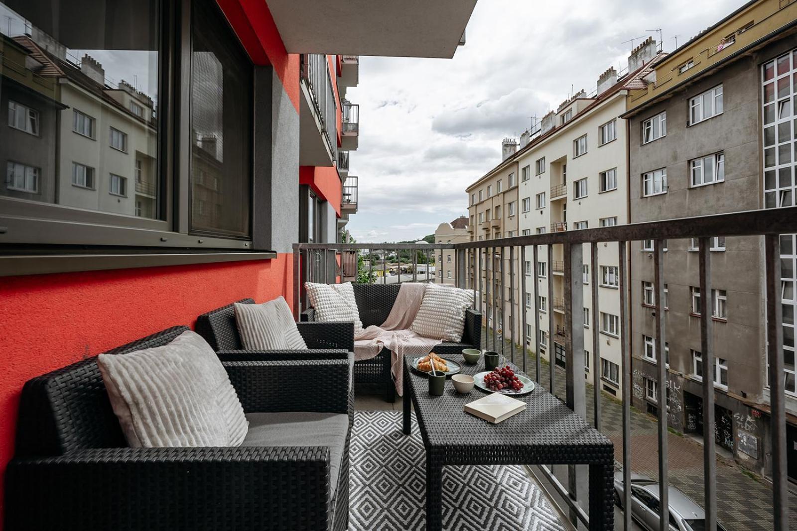 Prague Days - Bright Apartment - Balcony - Private Parking Luaran gambar